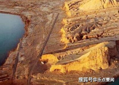 地外文明建造的 信号塔 神奇铁管镶嵌山中15万年,咋回事