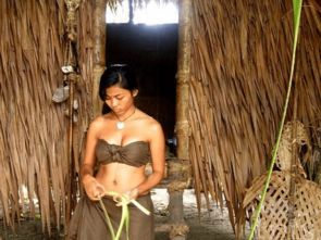 这个小岛美女如云 当地土著女人只用 贝壳 遮羞