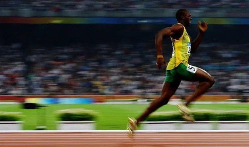 与其迷信利用重力跑步,跑者更应该学会减少刹车制动力