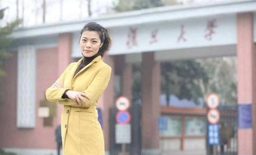 复旦80后女教师陈果,满口都是爱情大道理,为何自己40岁仍未婚嫁
