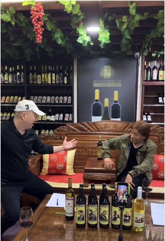 72岁 火云邪神 私生活曝光,烧烤被烫直捂嘴,豪宅内景太抢镜