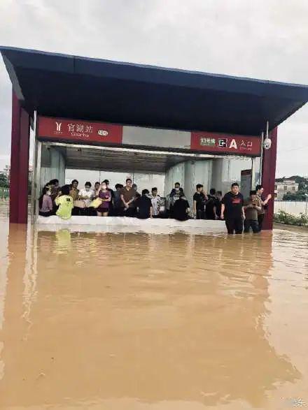 凌晨暴雨,广州部分列车停运或晚点,地铁13号线停运,两区全天停课 黄埔 