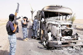 伊拉克政府军客车遭袭 
