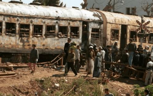 列车载3000多名乘客驶向炼狱,373人活活被烧死,真相令人震惊