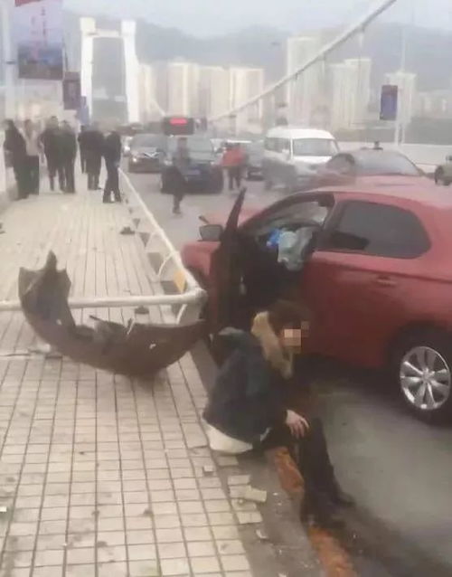 最新 重庆公交坠江事件涉事女司机被控制 水下60余米处疑似发现大巴车