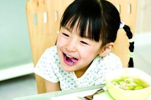 河南一名4岁女童惧怕上学，一提起幼儿园就害怕，还说吃不饱饭，家长看完监控难以接受。