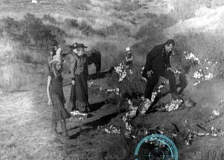老照片 1897年一架飞碟坠毁在美国小镇,村民还为外星人举办葬礼
