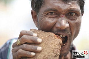 印度男子吞下异物令人震惊:腹部有80种异物,如刀片指甲刀