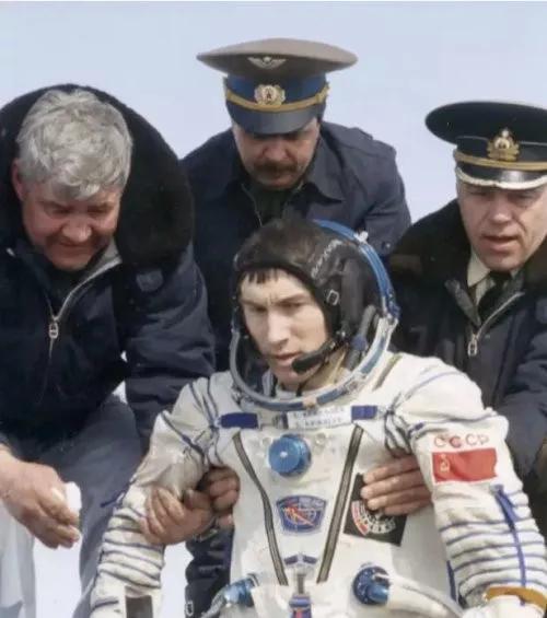 史上最悲惨太空宇航员克里卡廖夫 国家消失无法回地球滞留311天