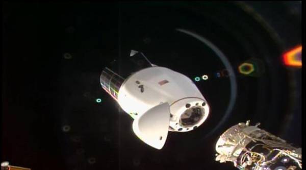 SpaceX第二代货运龙飞船从国际空间站返回地球(spacex第二代猛禽发动机)