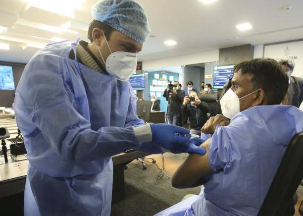 巴基斯坦正式开始为医务人员接种新冠疫苗