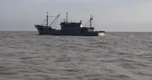 江苏盐城海域一渔船翻沉（图）