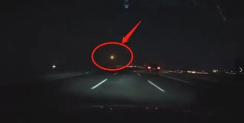 青岛上空惊现不明发光体 是UFO 还是.... 视频
