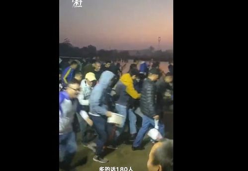 武汉渔场凌晨数百人排队抢钓位置 网友:男人有一种幸福叫钓鱼