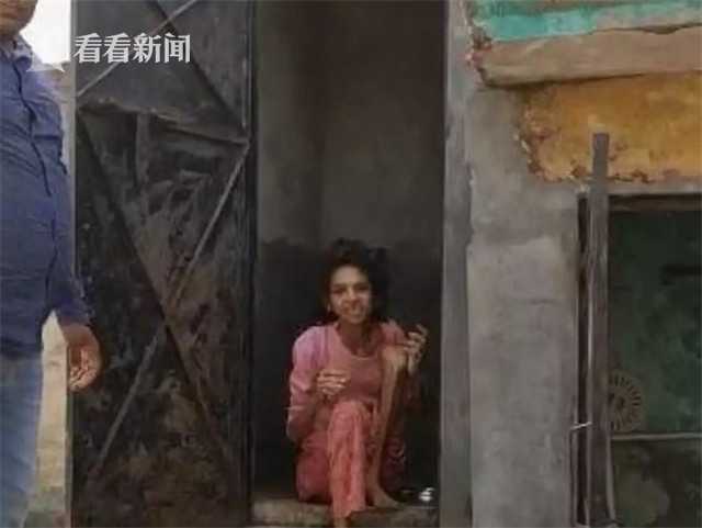 印度女子被丈夫关厕所一年半 骨瘦如柴无法走路 图