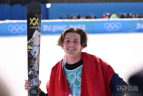 帅炸 自由式滑雪大跳台挪威选手手持国旗完成最后一跳 成功夺冠