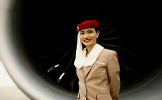 全球20家空姐风情大比拼 新加坡空姐最具风情 