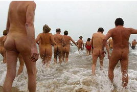 法国裸体营坦诚相见 规则︰禁止任何性行为 