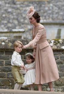 凯特王妃妹妹举行婚礼,乔治小王子和夏洛特小公主当小花童太呆萌