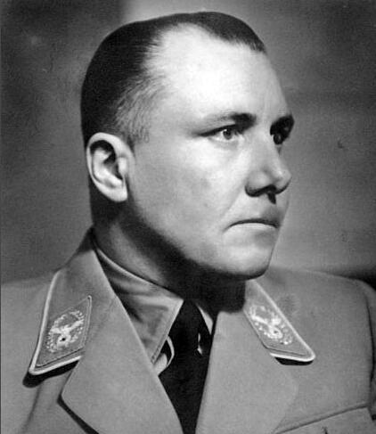 希特勒的遗嘱执行人马丁 鲍曼为什么会被缺席判处死刑