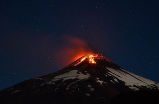 智利火山喷发数千人被疏散 火山口喷发场面实拍
