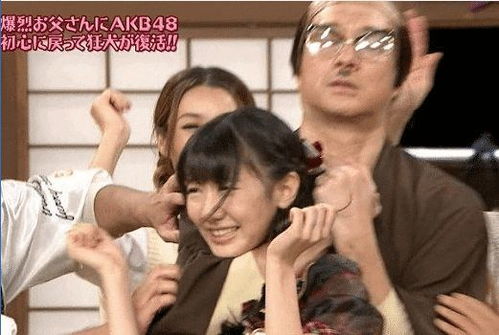 日本综艺《生存之吻》：三上悠亚轮流与男嘉宾接吻（图）