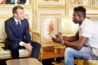 总统接见 闪电入籍 成为消防员,这名黑非洲难民成法国新英雄 