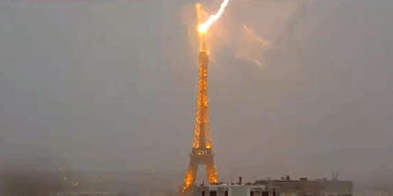 暴风雨席卷法国北部地区 埃菲尔铁塔惨遭雷劈 图