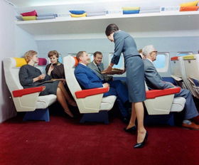 20世纪60年代的飞机头等舱 看起不输现在 