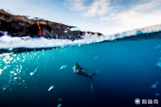比基尼美女冲浪者近距离体验火山喷发 超刺激现场曝光 