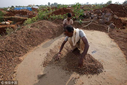 印度锦鲤 工人挖到42克拉巨钻 估价约为157万人民币 
