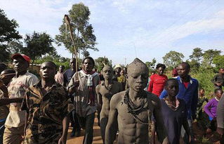 残酷的非洲割礼仪式:切除儿童隐私部位 图片:等待接受割礼的女(非洲割理礼仪)