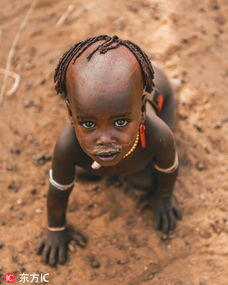 摄影师探秘非洲古老部落 女孩嘴唇嵌大木盘 