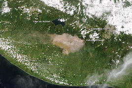 每日卫星照 危地马拉富埃戈火山爆发