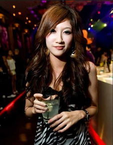 泰国美女公关在夜总会陪酒 客人下药后浑身发烫