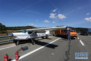 克罗地亚一架小型飞机紧急迫降高速公路