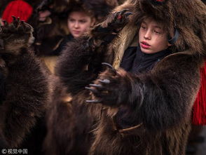 罗马尼亚民众穿熊皮游行 旨在驱赶恶灵