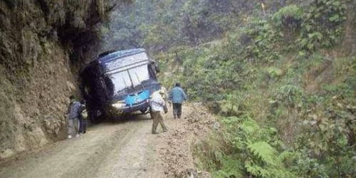 世界第一死亡公路, 每年300人丧生悬崖, 普通的老司机都不敢开