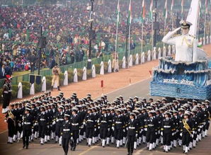 印度举行共和国日阅兵 摩托车队表演 花式开挂