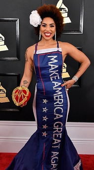 公开支持特朗普 美国女歌手（Joy Villa）穿铁丝网亮相格莱美
