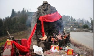 石头被当干爹祭拜怎么回事 为什么石头被当干爹祭拜 