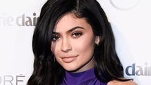 她21岁 Kylie Jenner成为最年轻的白手起家的亿万