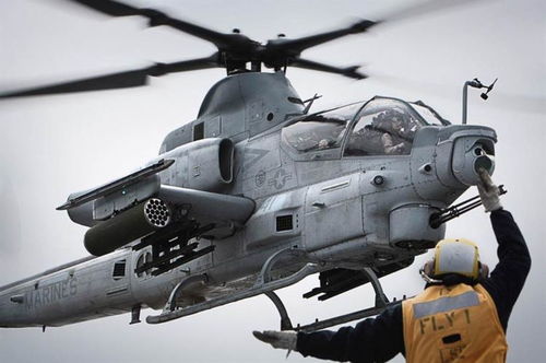 美国海军陆战队一架AH-1Z蝰蛇直升机坠毁(美国海军陆战队一个营多少人)