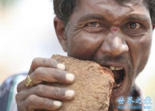 印度吃砖头男子视频：20年不吃饭,坚持每天吃砖头（图）(印度吃砖头骗局)