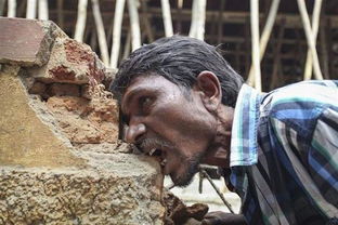 印度男子只吃砖头不吃饭,连续吃了20年已经吃下一个砖房