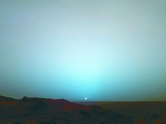 美探测器拍到火星 蓝色日落 ,地球日落是红色,为啥火星是蓝色