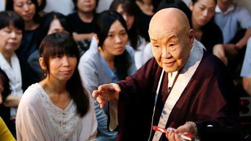 日本99岁女尼姑喝酒吃肉风流一生,被贬称子宫作家,却获文化勋章