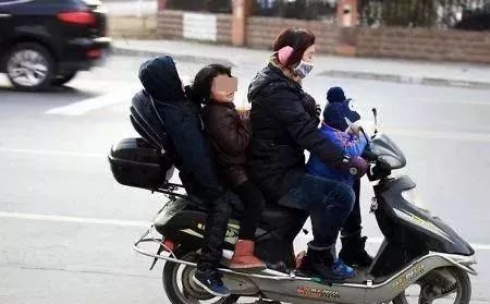 注意 已有荆门人被罚 驾驶摩托车不准搭载12岁以下未成年人