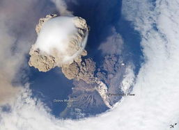 宇航员拍摄火山喷发场景 熔岩将云喷出洞(后旗火山宇航员)