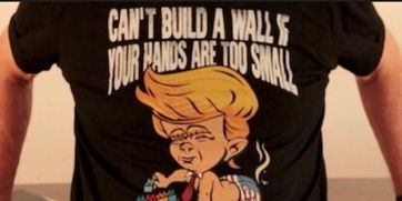墨前总统穿漫画T恤讽特朗普 手太小无法建边境墙